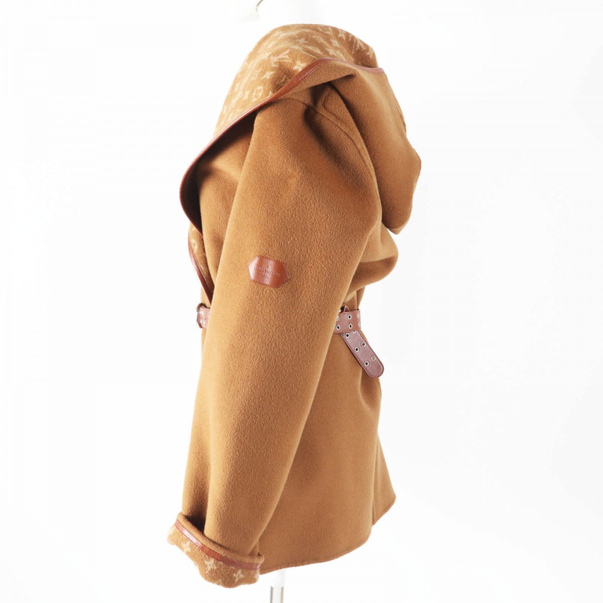 LOUIS VUITTON coat 1A8262 Outer: 99% wool, Main: 1% silk, Lining: 53% rayon, Lining: 47% cupra, Part: sheep leather Camel Women 42