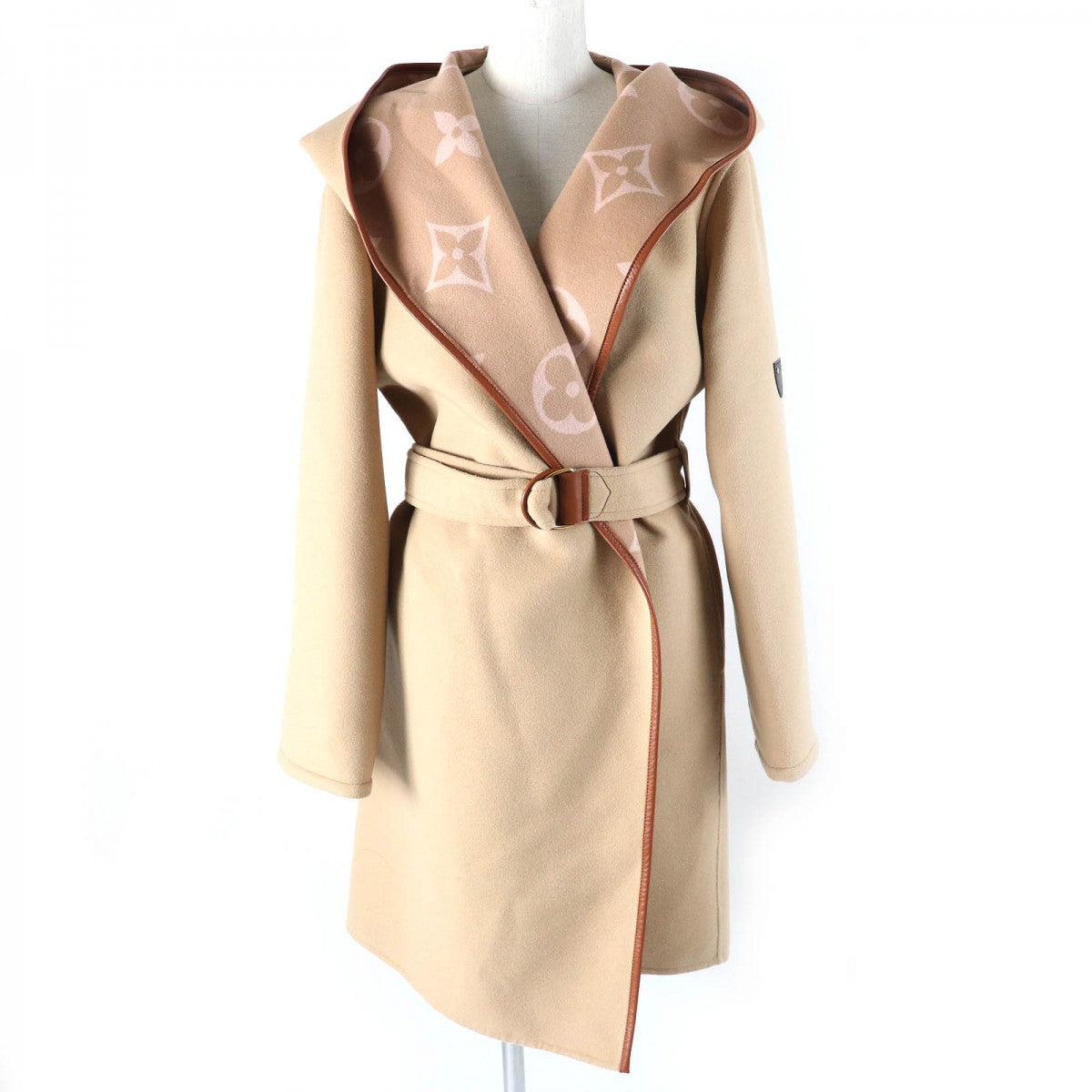 LOUIS VUITTON coat Outer: 99% wool, Outer: 1% silk, Lining: 53% rayon, Lining: 47% cupra, Leather part: sheepskin beige Women 38