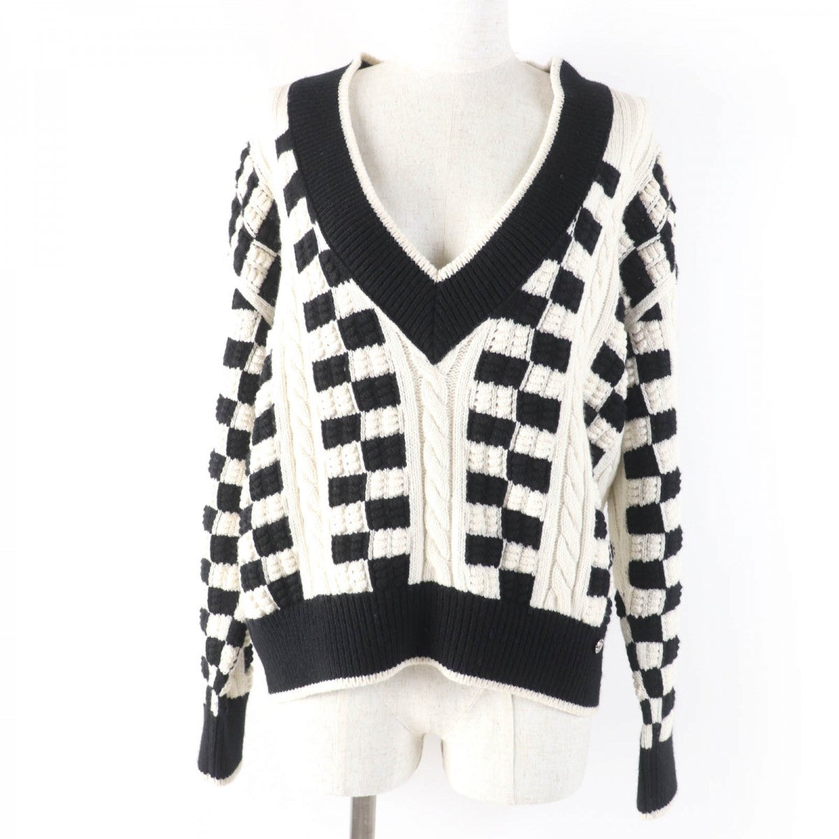 CHANEL knit P74123K10621 Main: 97% cashmere, Main: 2% polyamide, Main: 1% polyurethane White black Women 38