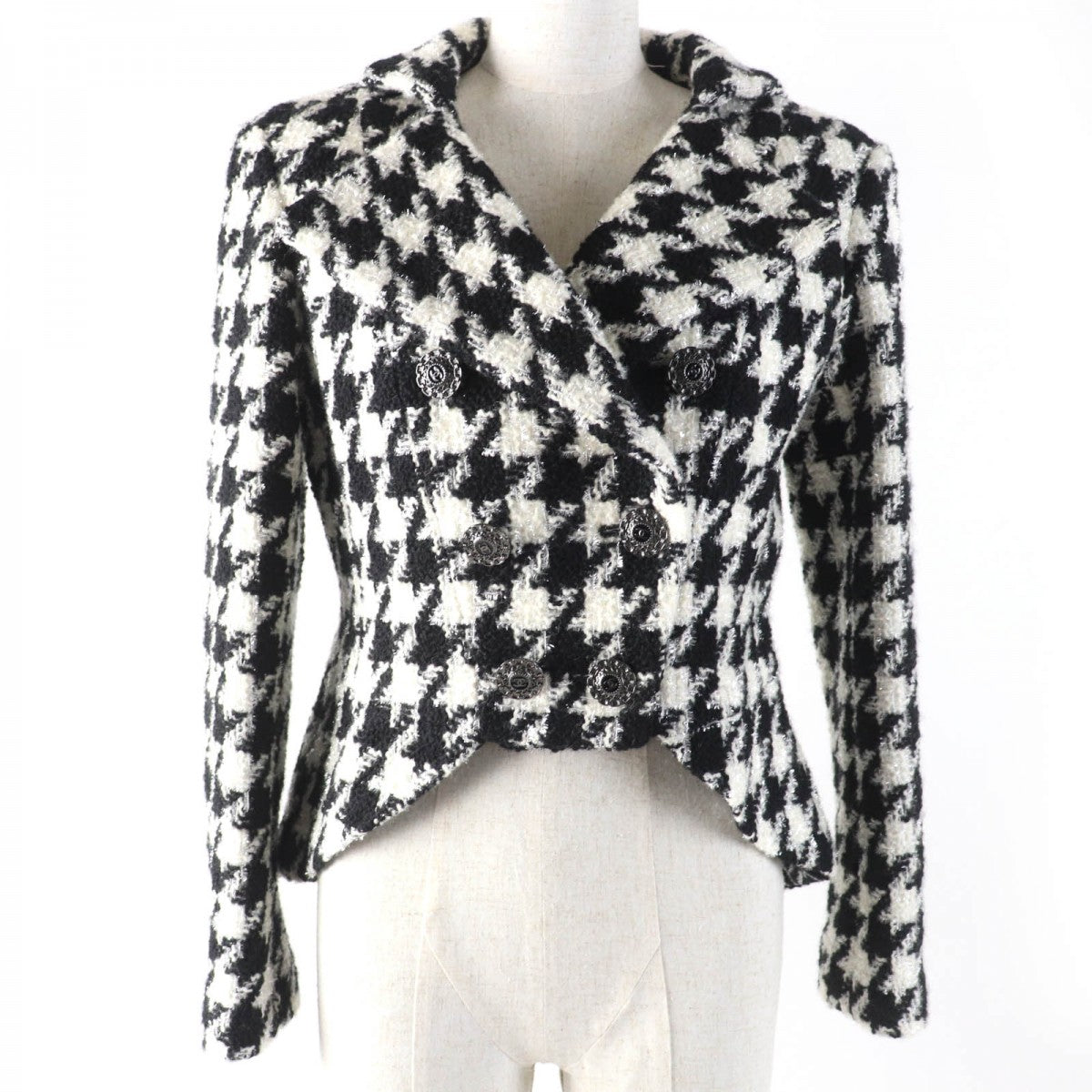 CHANEL Jacket P62358V47832 Main: 75% wool, Main: 15% polyamide (nylon), Main: 10% viscose (rayon), Lining: 61% wool, Lining: 16% silk Black White Women 36