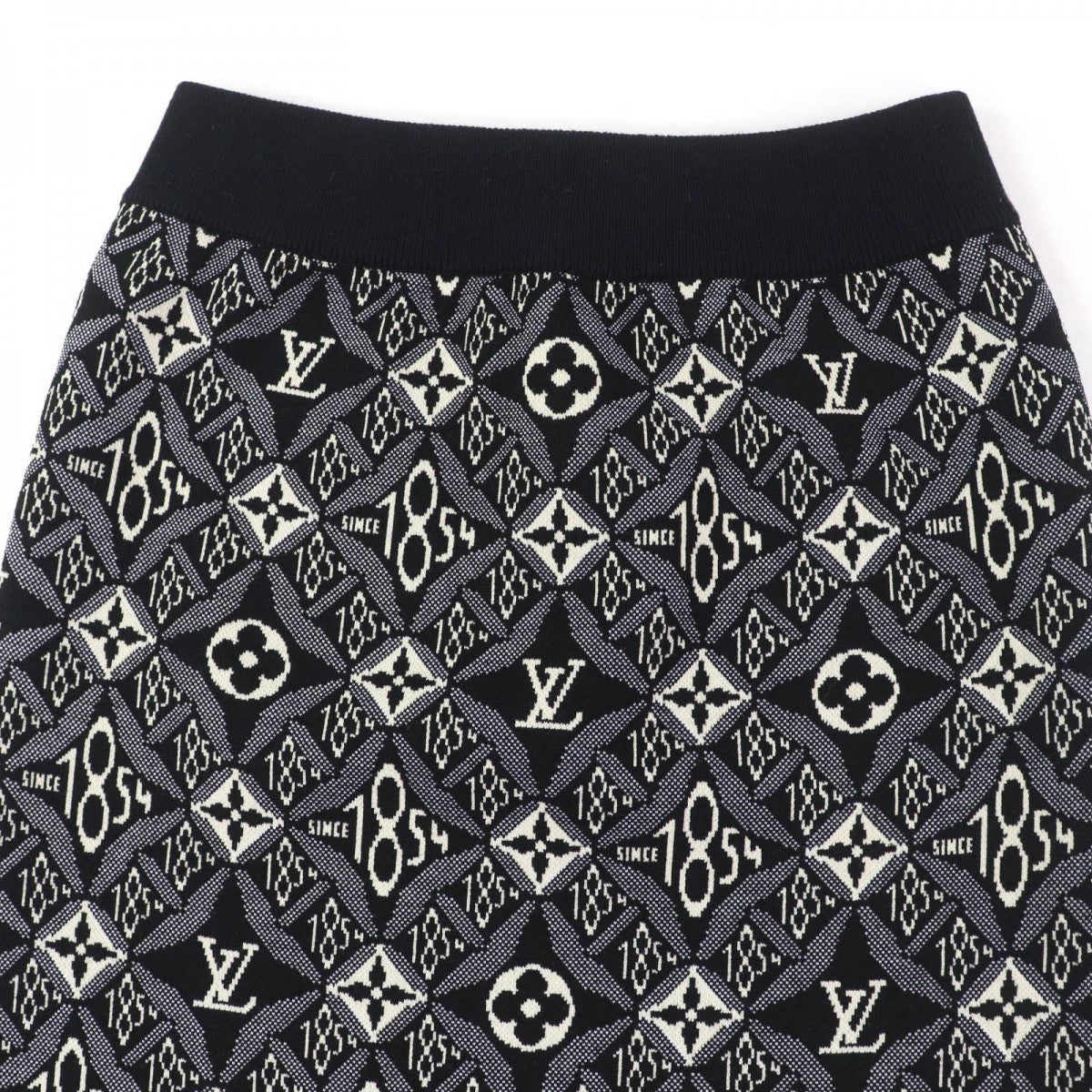 LOUIS VUITTON Tight Skirt Main: 62% wool, 37% nylon, 1% polyurethane Black type Women M