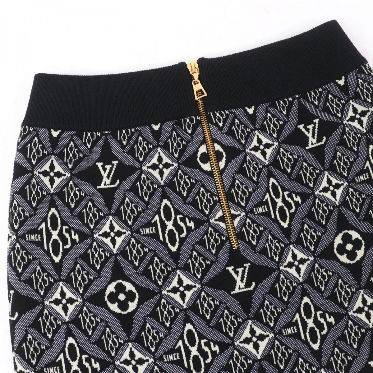 LOUIS VUITTON Tight Skirt Main: 62% wool, 37% nylon, 1% polyurethane Black type Women M