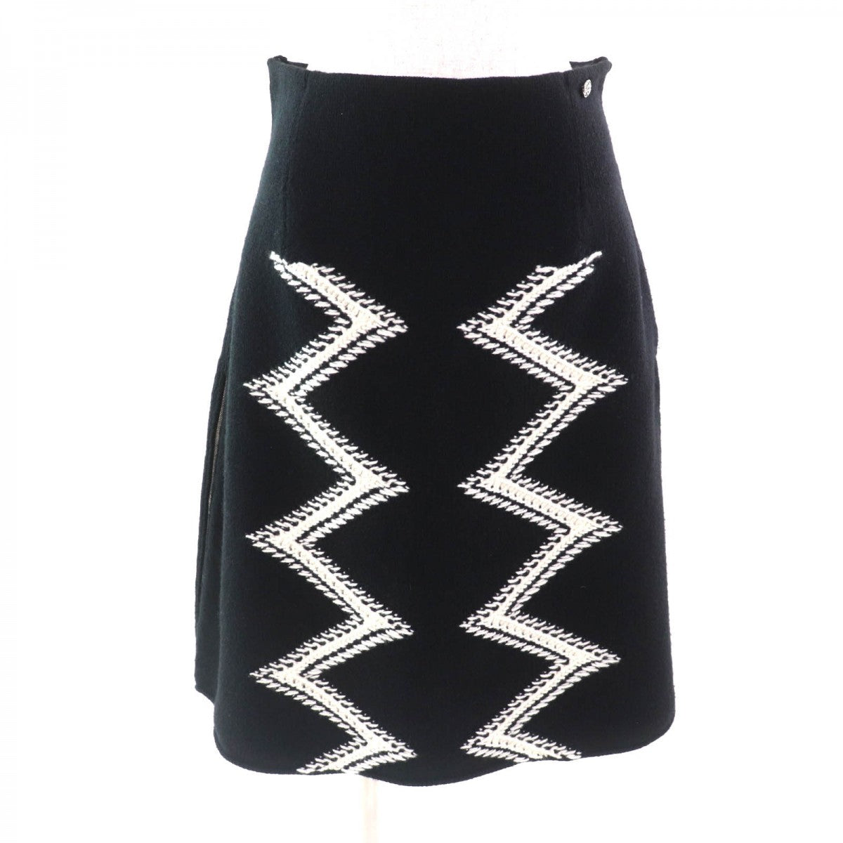 CHANEL skirt P55435 Outer: 70% wool, Outer: 30% cashmere, Lining: 52% acrylic, Lining: 17% polyester, Lining: 16% rayon black Women 42