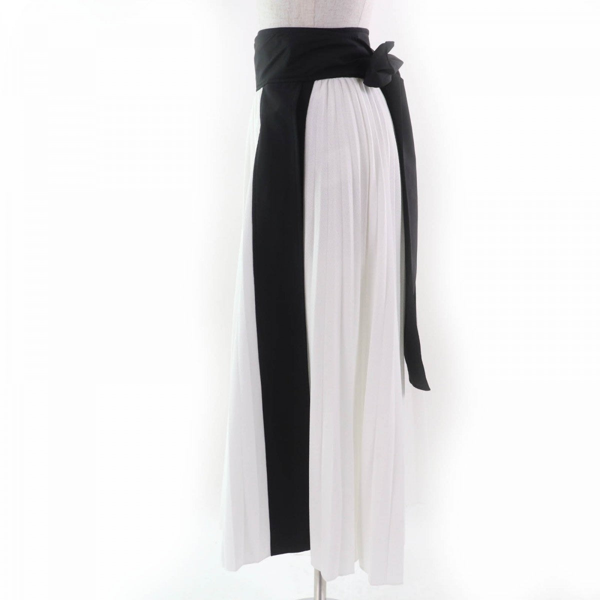 LOUIS VUITTON Long skirt Main: 49% cotton, Main: 31% polyester, Main: 20% silk white Women 34
