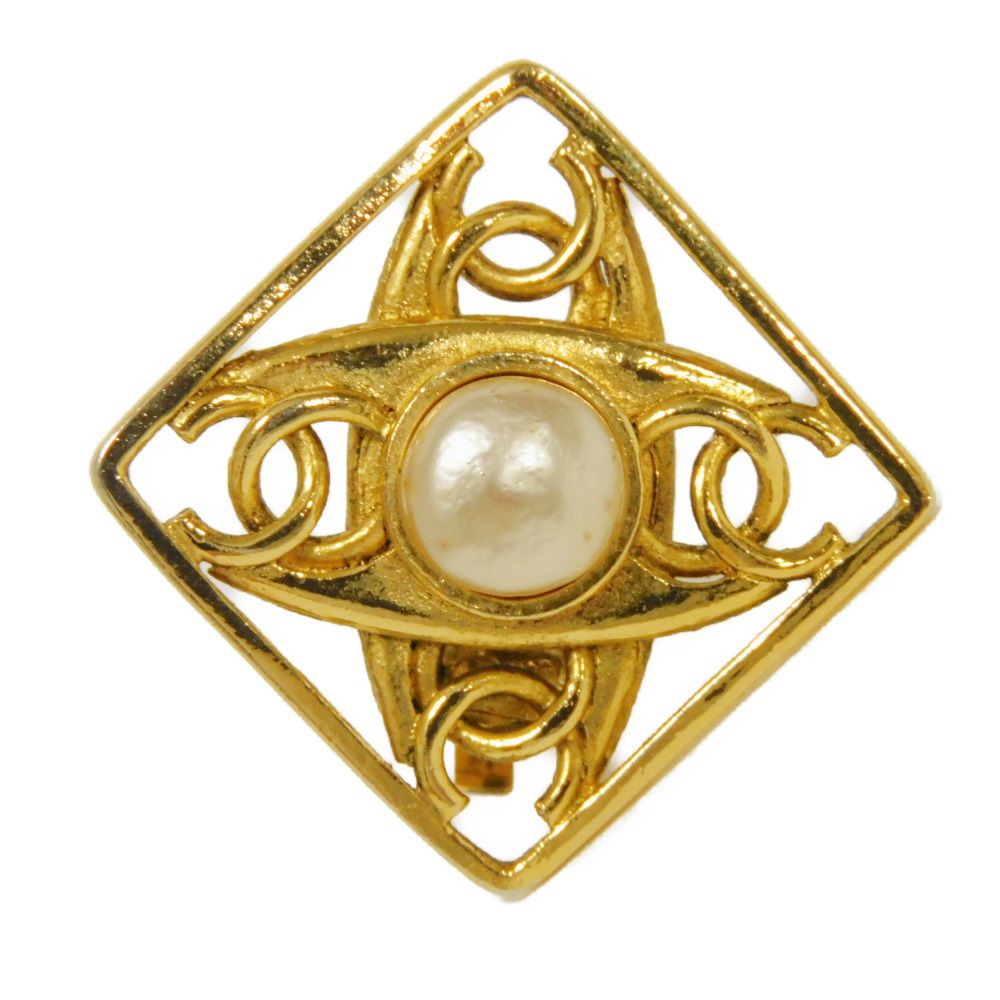 CHANEL Earring Fake pearl Ivory CC mark Quadruple COCO Mark Pearl