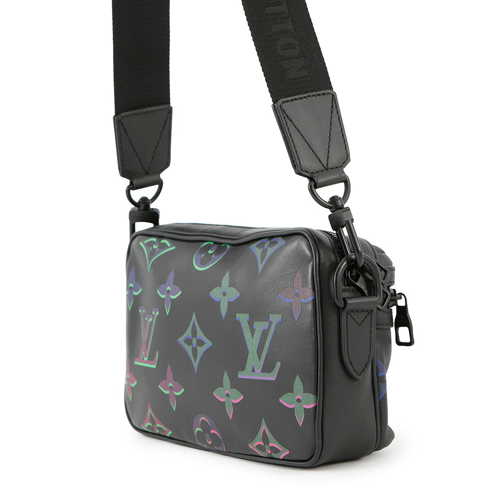 LOUIS VUITTON comet messenger NoirM22495 Calf Leather Monogramã»Pattern Size PM