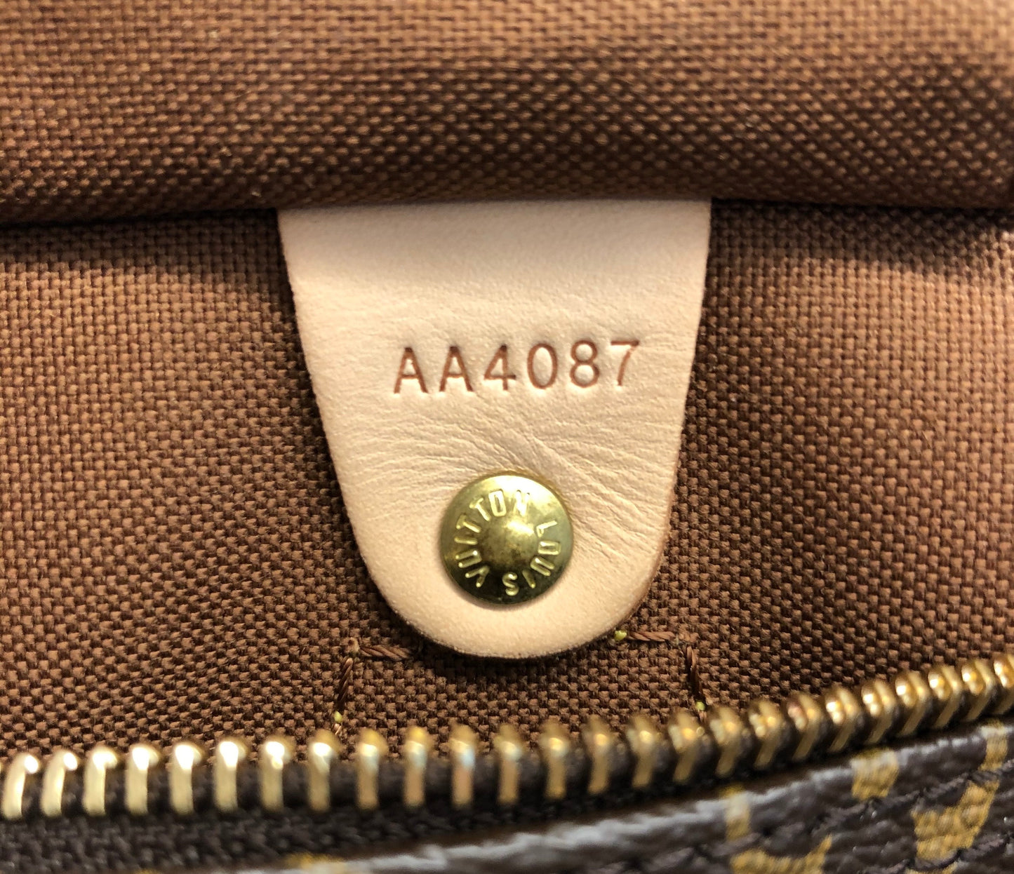 Louis Vuitton Louis Vuitton Monogram Canvas Speedy 35