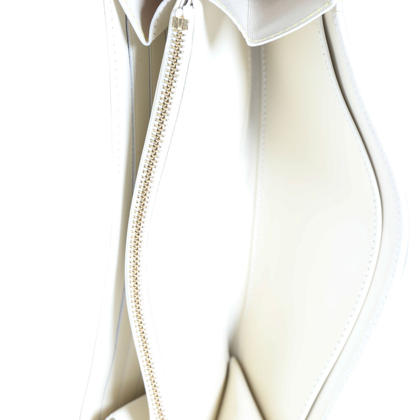 Louis Vuitton Louis Vuitton White Suhali Leather Le Favori Wallet