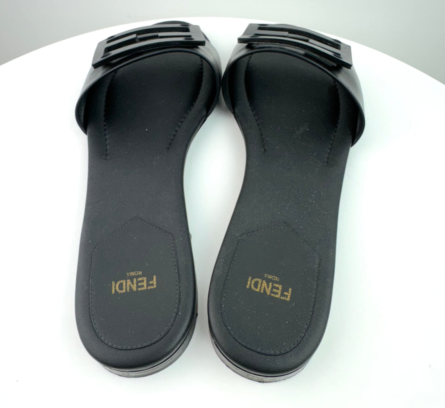Fendi Ff Cutout Flat Leather Sandals In Nero