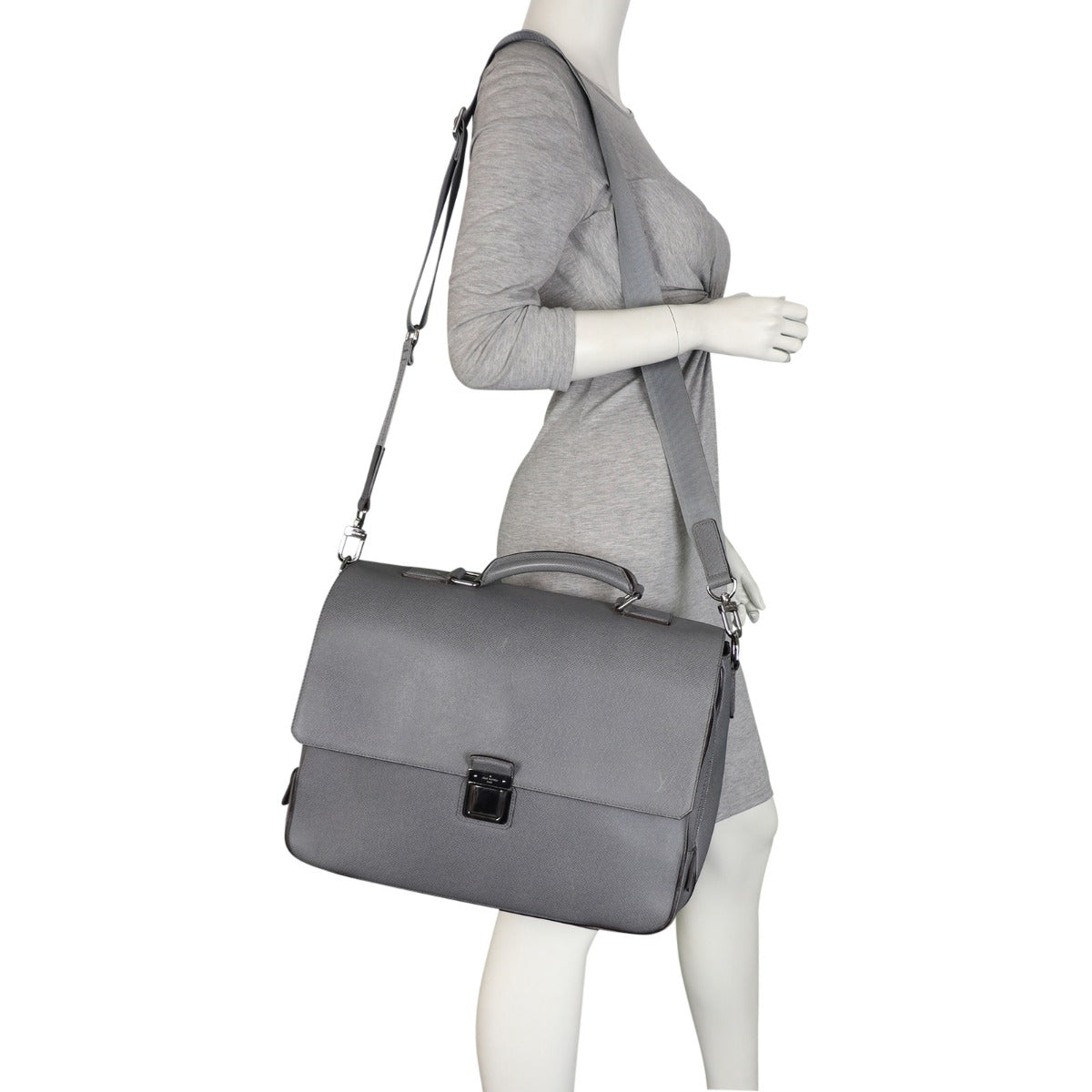 Louis Vuitton Taiga Vassili GM