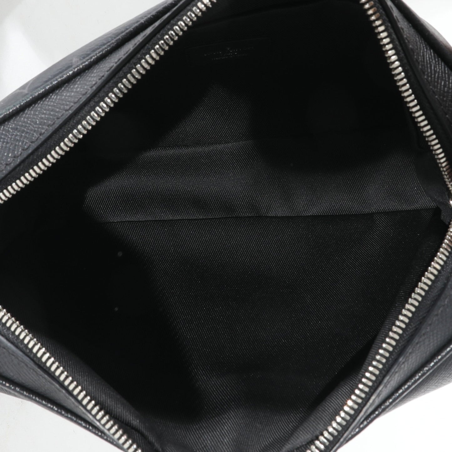 Louis Vuitton Louis Vuitton Black Taiga Monogram Eclipse Canvas Outdoor Messenger