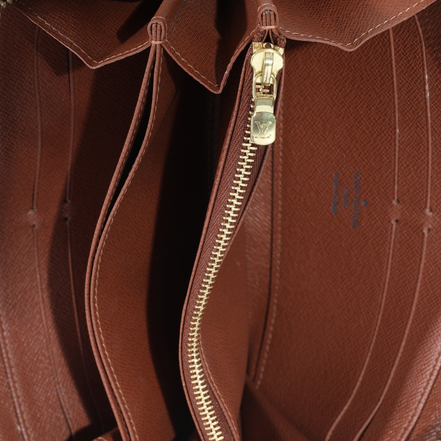 Louis Vuitton Louis Vuitton Monogram Canvas Zippy Wallet