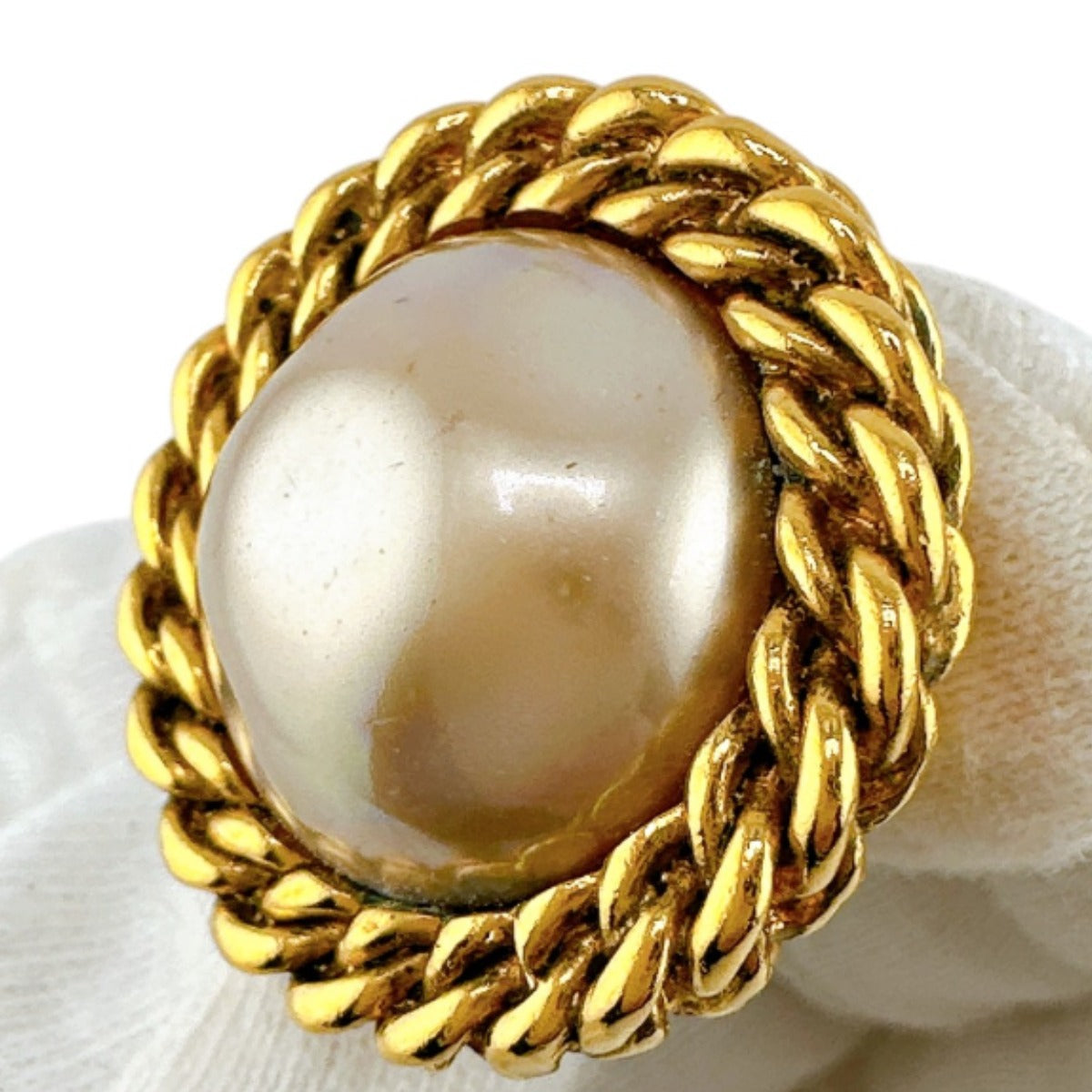 CHANEL Earring Gold Plated, Faux Pearl gold With box vintage