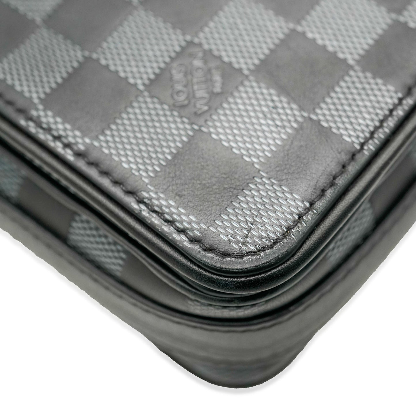 Louis Vuitton Louis Vuitton Onyx Damier Infini Studio Messenger
