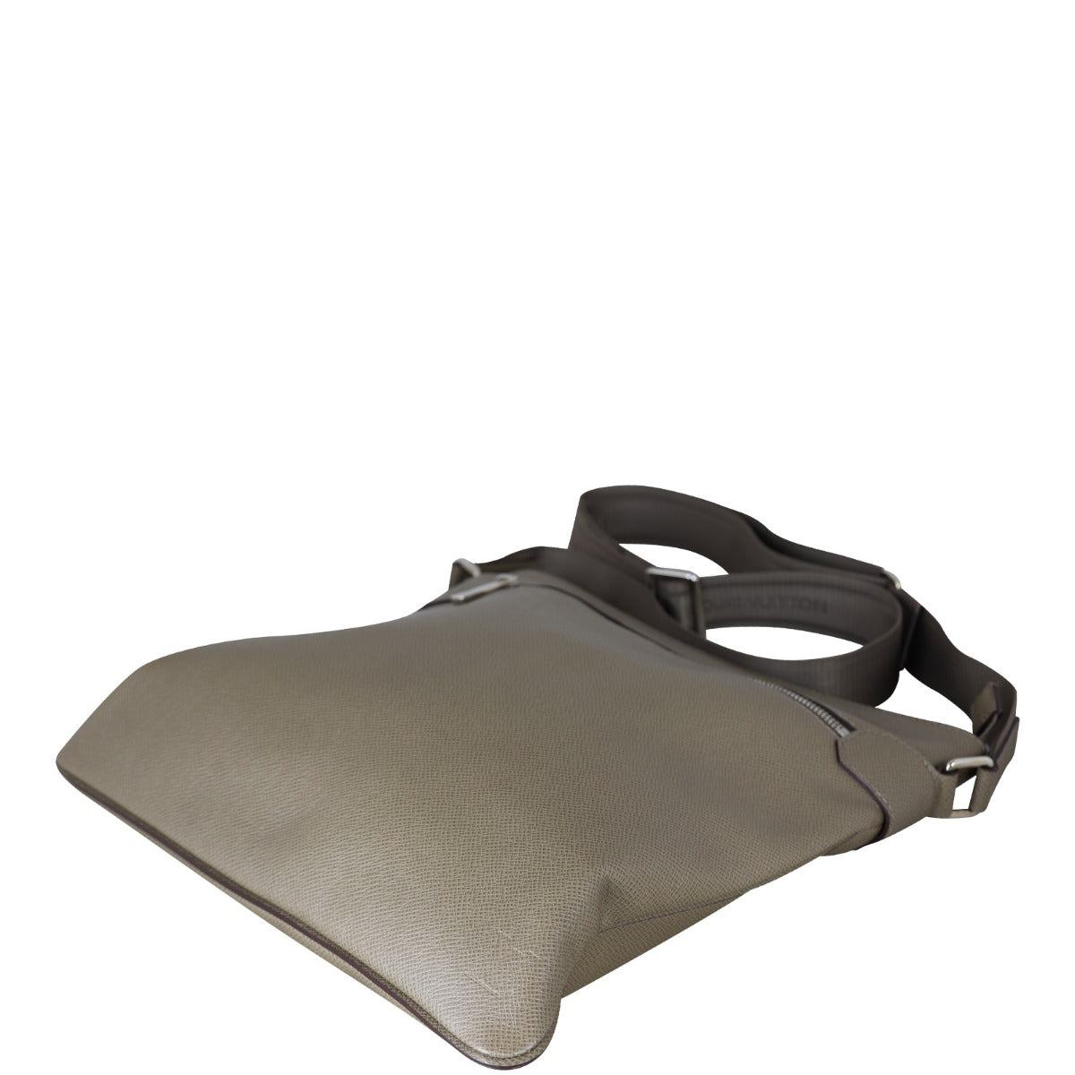 Louis Vuitton Taiga Sasha Messenger Bag