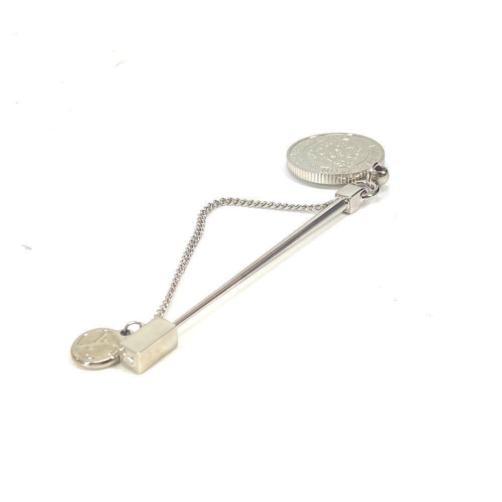 LOUIS VUITTON Brooch MP1799 metal Silver Charm Brooch Traveler Stamps unisex(Unisex)