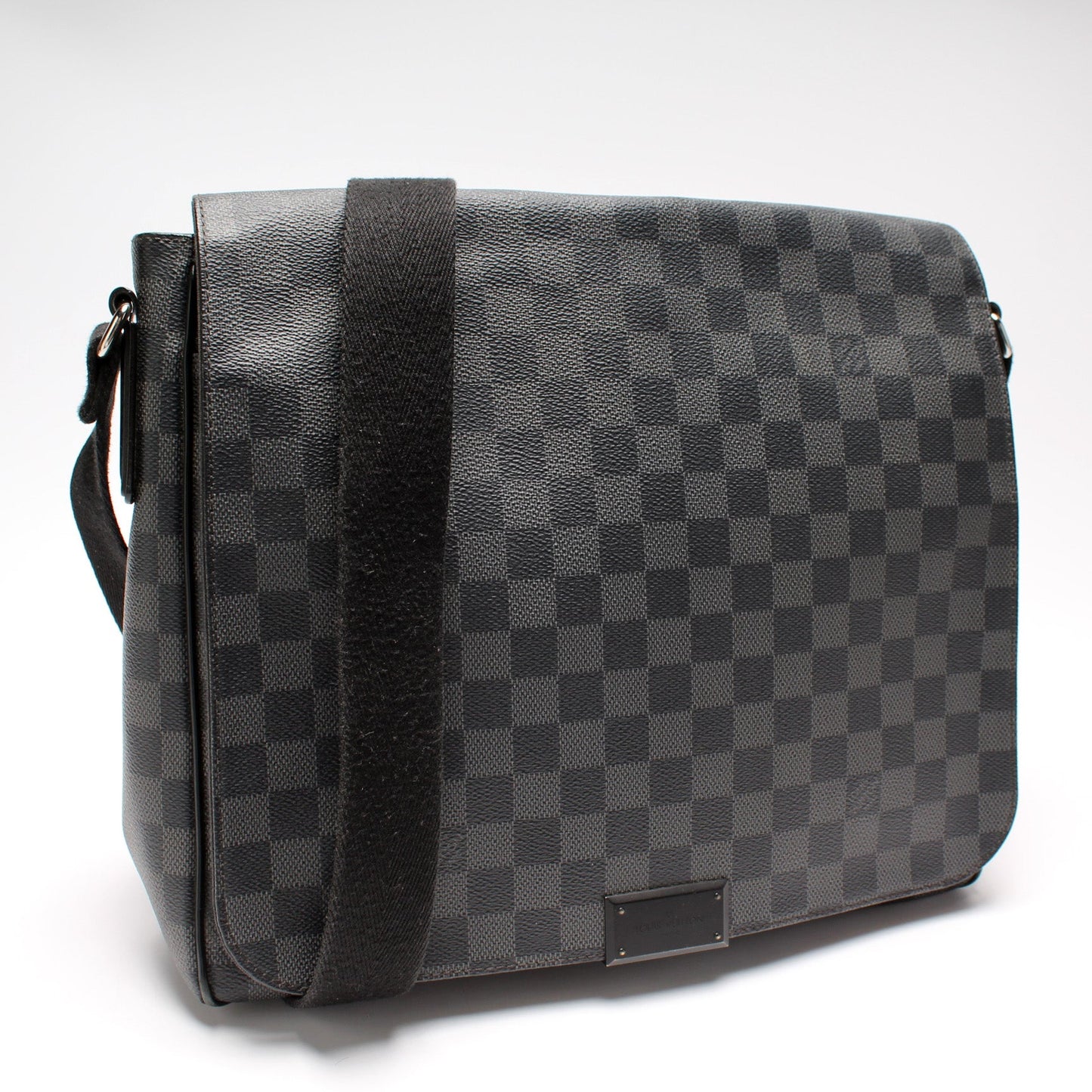 Louis Vuitton District MM Damier Graphite