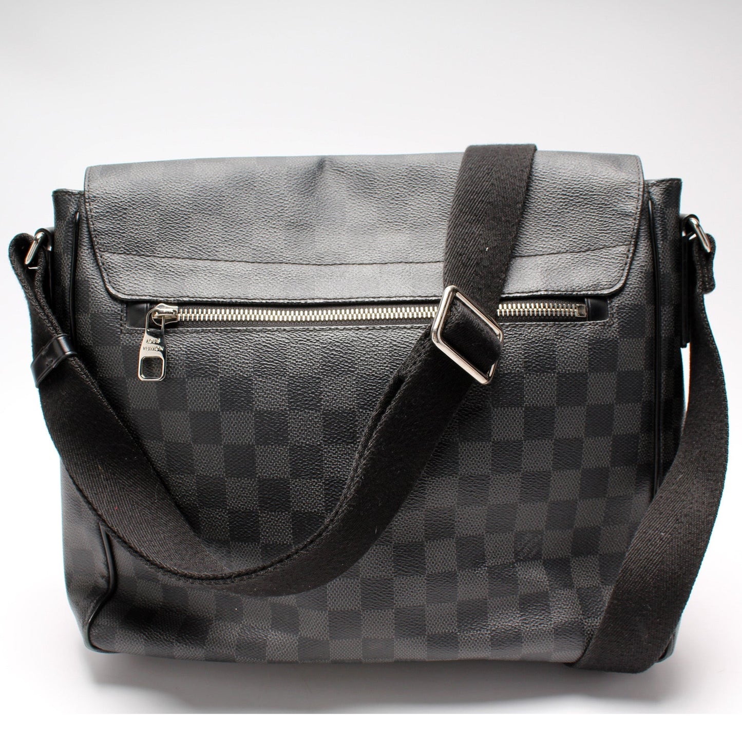 Louis Vuitton District MM Damier Graphite