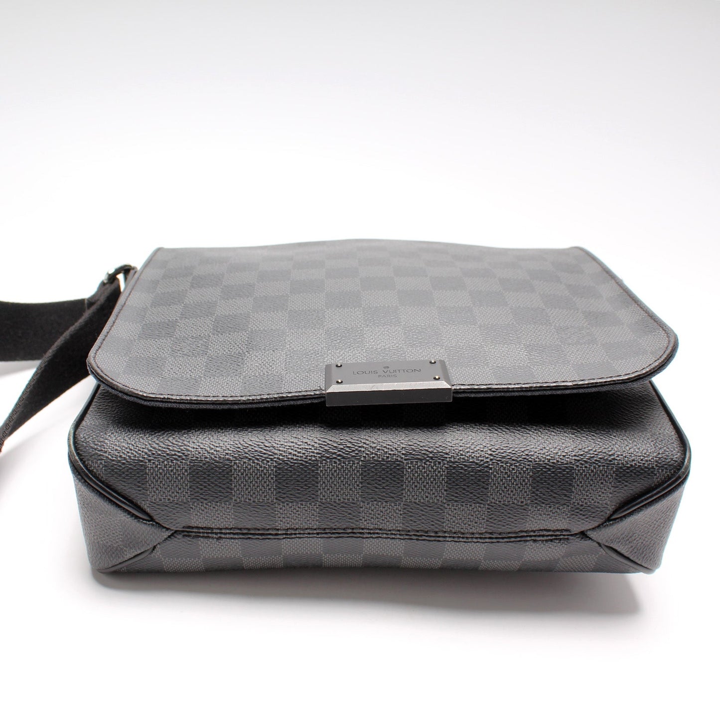 Louis Vuitton District PM Damier Graphite