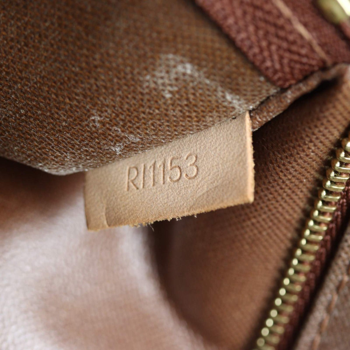 Louis Vuitton Toiletry Pouch 25 Monogram