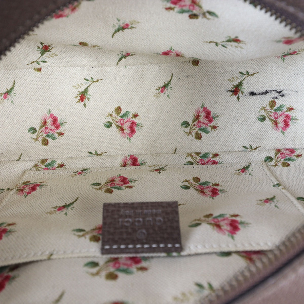 Gucci Neo Vintage GG Supreme Messenger Bag