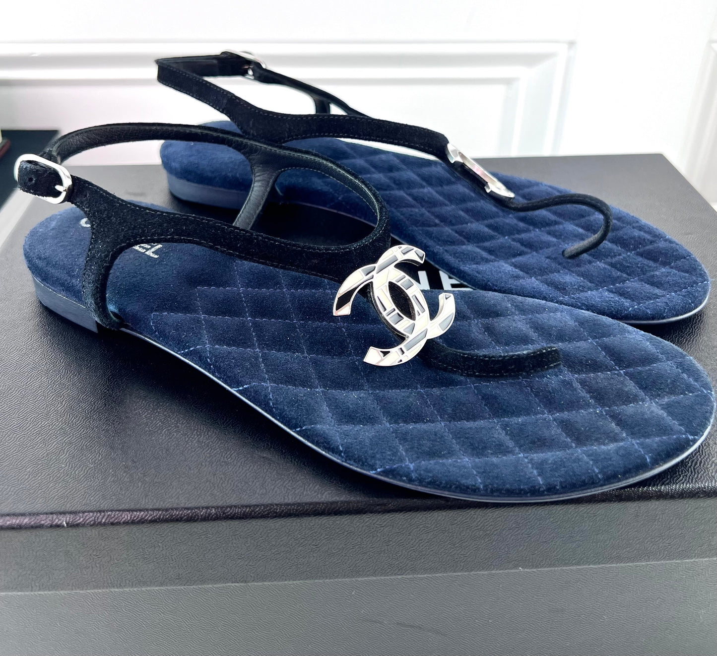 Chanel Navy Thong sandals size 36