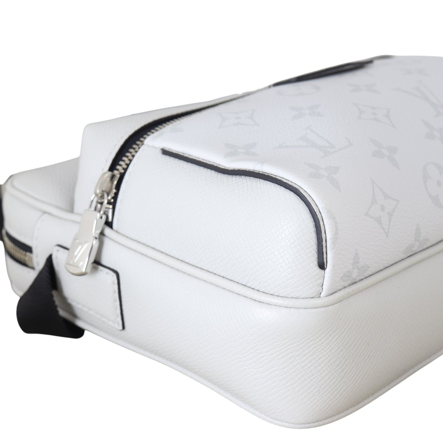 Louis Vuitton Outdoor Messenger Monogram Taigarama