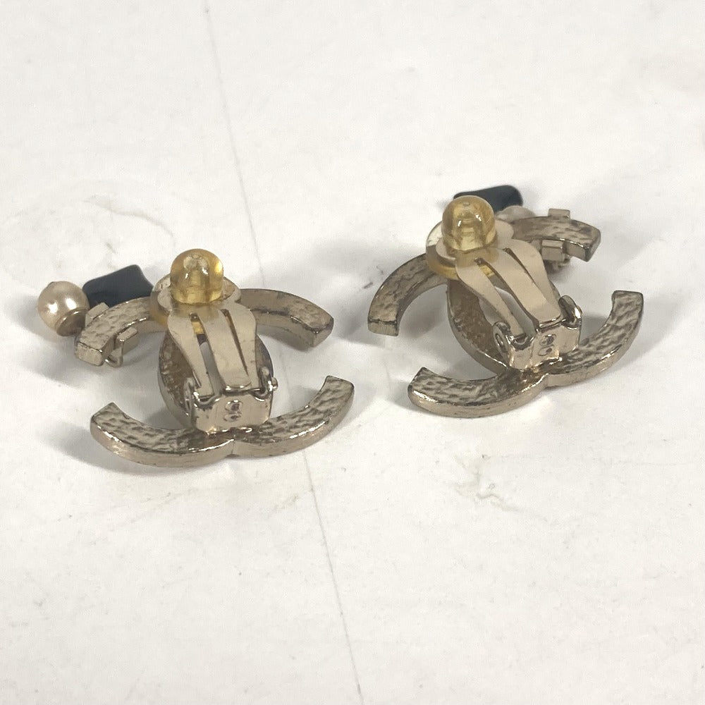 CHANEL Earring metal gold 05A logo CC COCO Mark Faux Pearl Heart Women