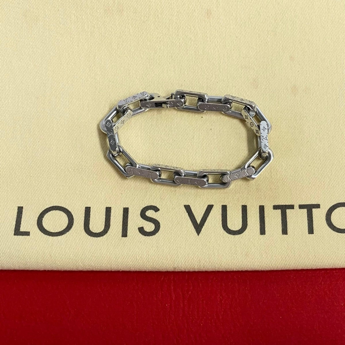 LOUIS VUITTON bracelet metal Silver Monogram Collier Chain Bracelet Women