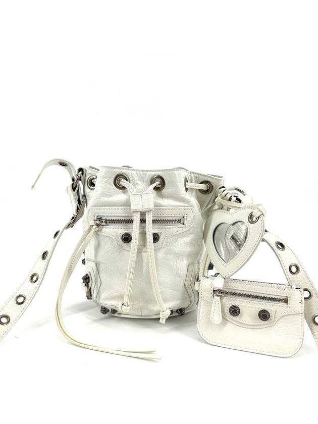 Luxury Balenciaga Trending 2025 Lecagol bucket bag xs cross 702431
