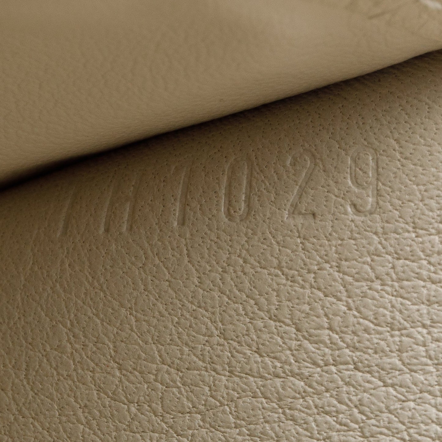 Louis Vuitton Ivory Monogram Mahina Leather Amelia Wallet