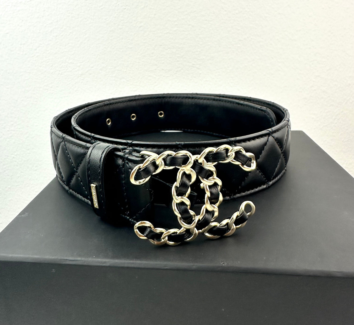 Chanel CC Logo Classic quilted Leather belt