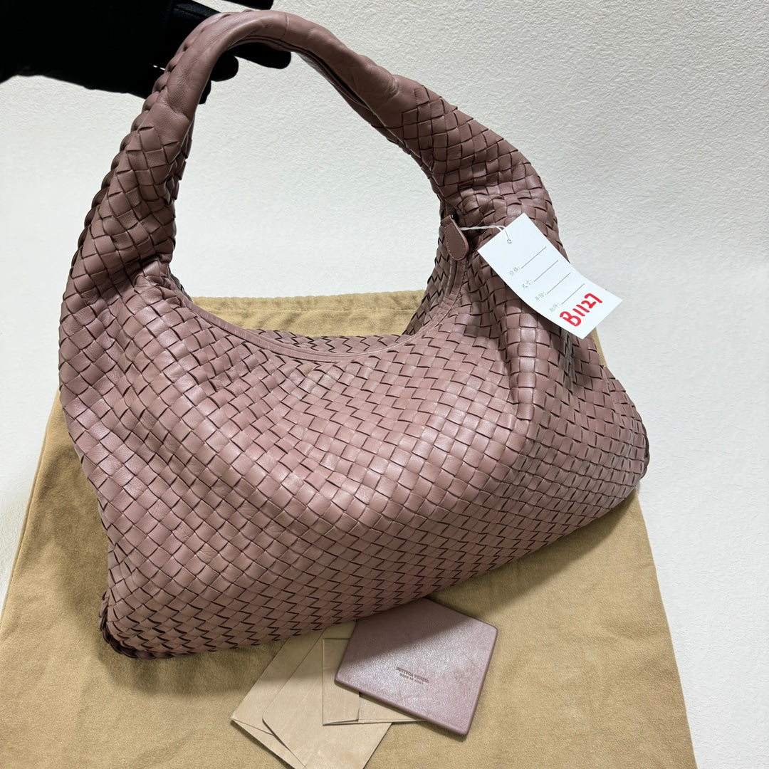Bottega Veneta Veneta Leather Hobo Large Nude Dirty Pink 47cm Never Worn