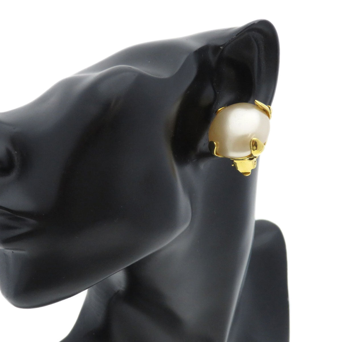 CHANEL Earring metallic gold Fake pearl
