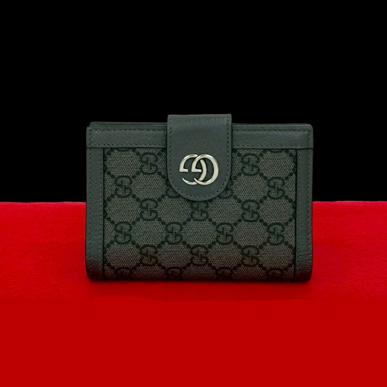 GUCCI Bifold Wallet leather gray
