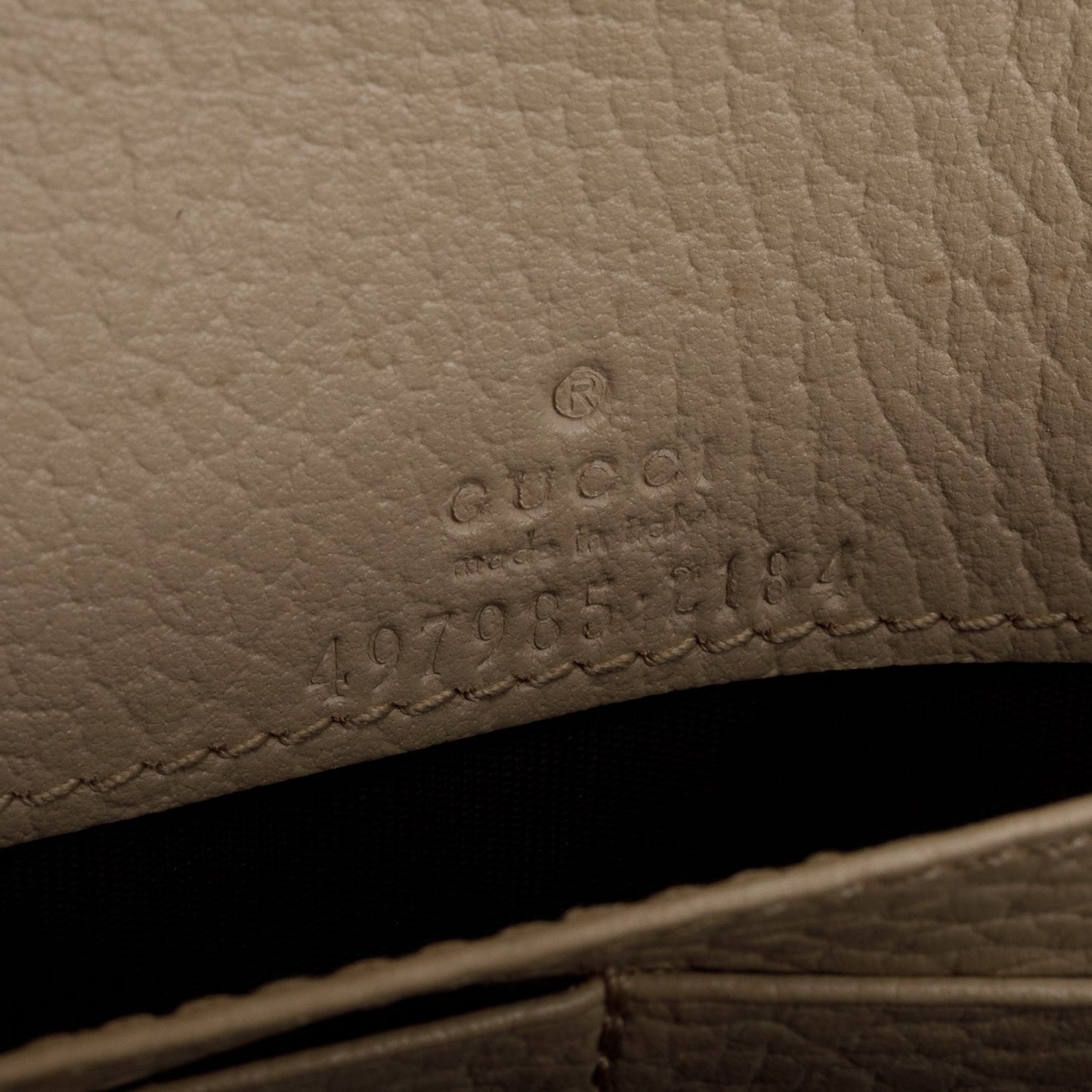 Gucci Beige GG Supreme Monogram Textured Dollar Calfskin Mini GG Marmont Chain Wallet