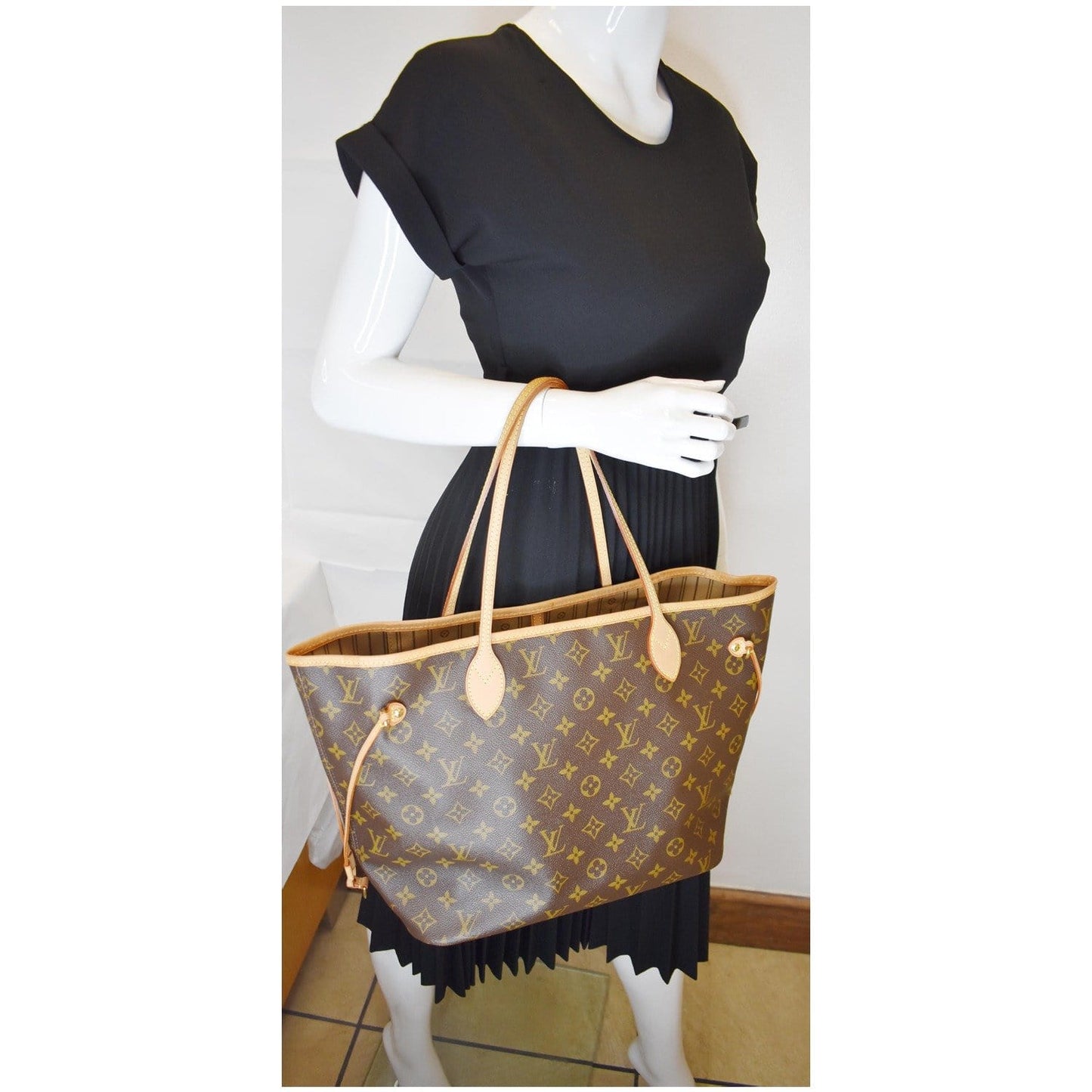 LOUIS VUITTON Neverfull MM Monogram Canvas Tote Shoulder Bag Brown