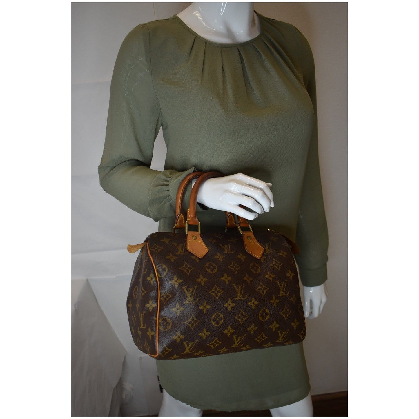 LOUIS VUITTON Speedy 25 Monogram Canvas Satchel Bag Brown