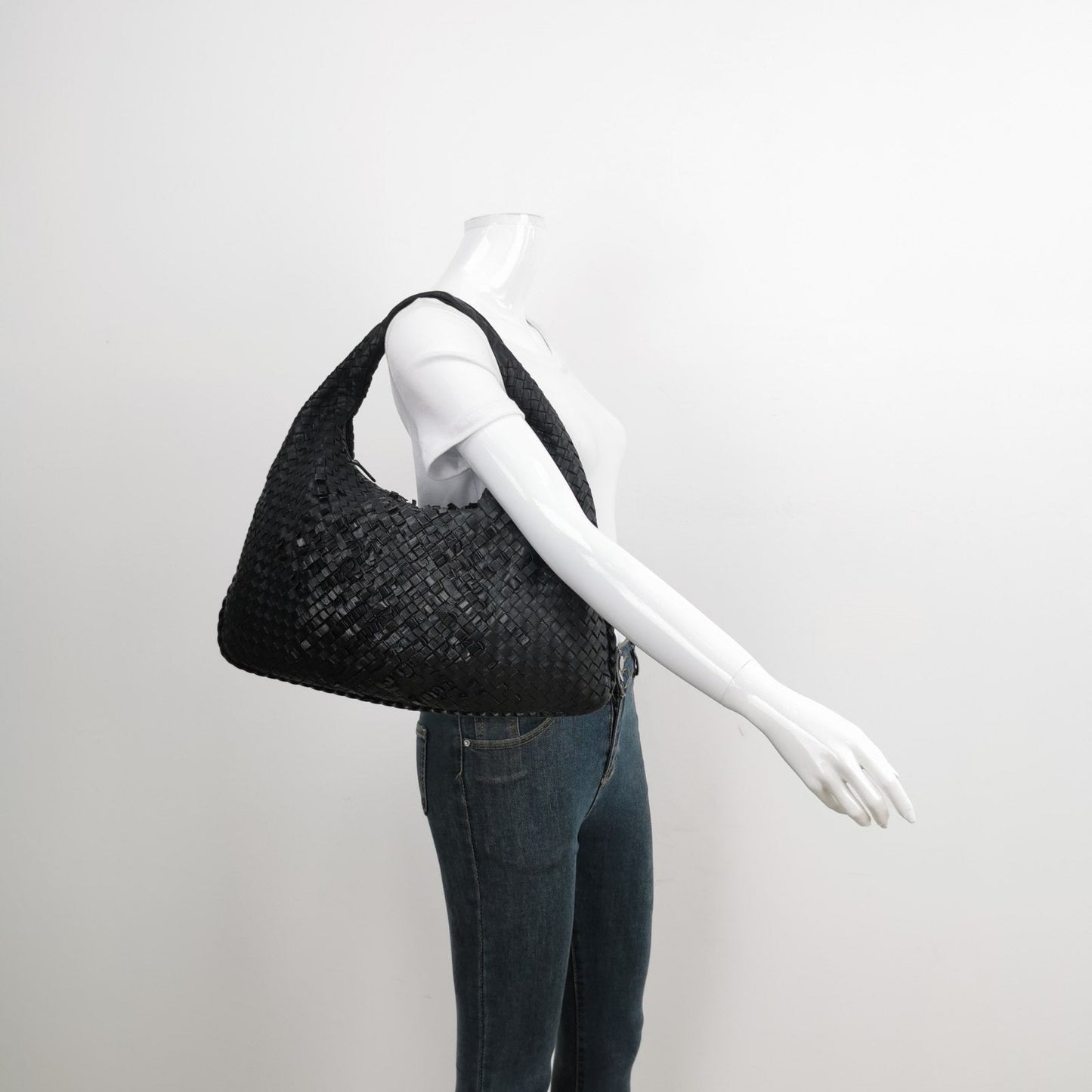 Bottega Veneta Intrecciato Hobo Bag Medium Black Lambskin leather 45cm