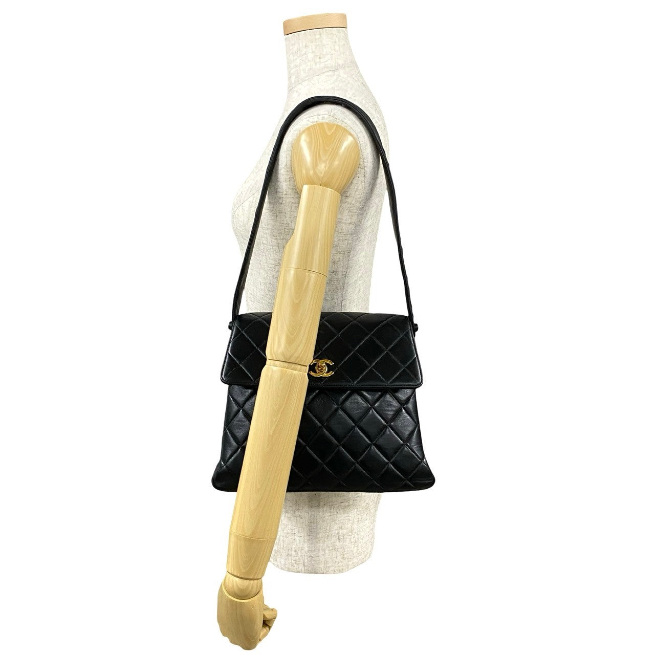 CHANEL Shoulder Bag lambskin black Matrasse