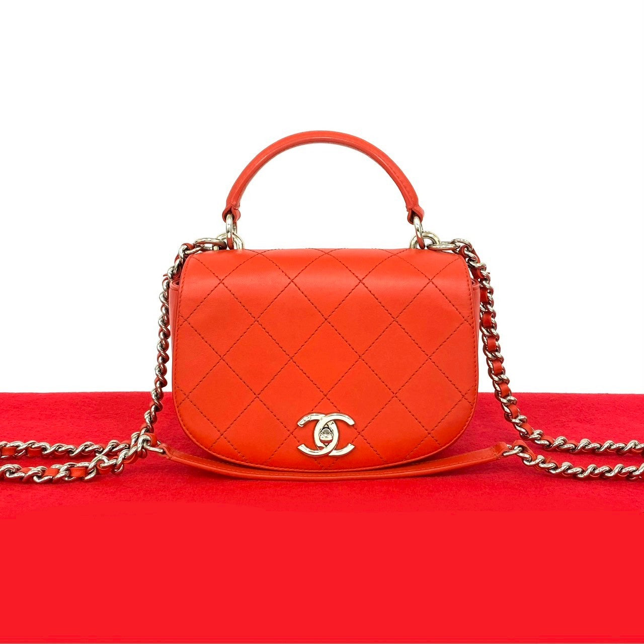 CHANEL Shoulder Bag leather Red Matrasse