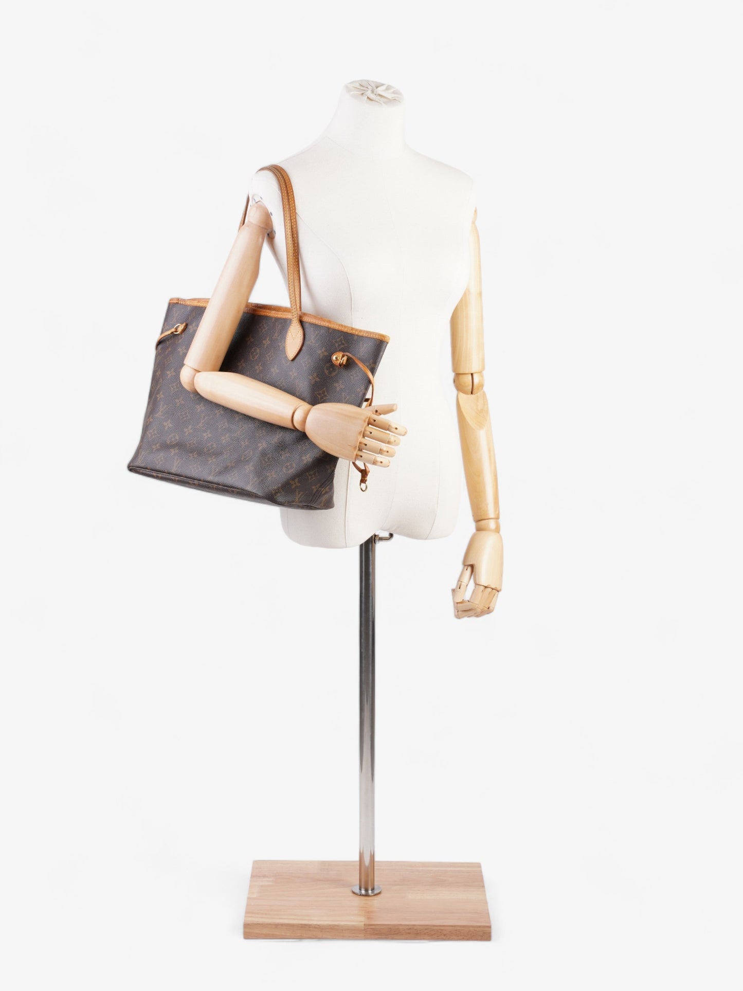 Louis Vuitton Neverfull Monogram Coated Canvas MM