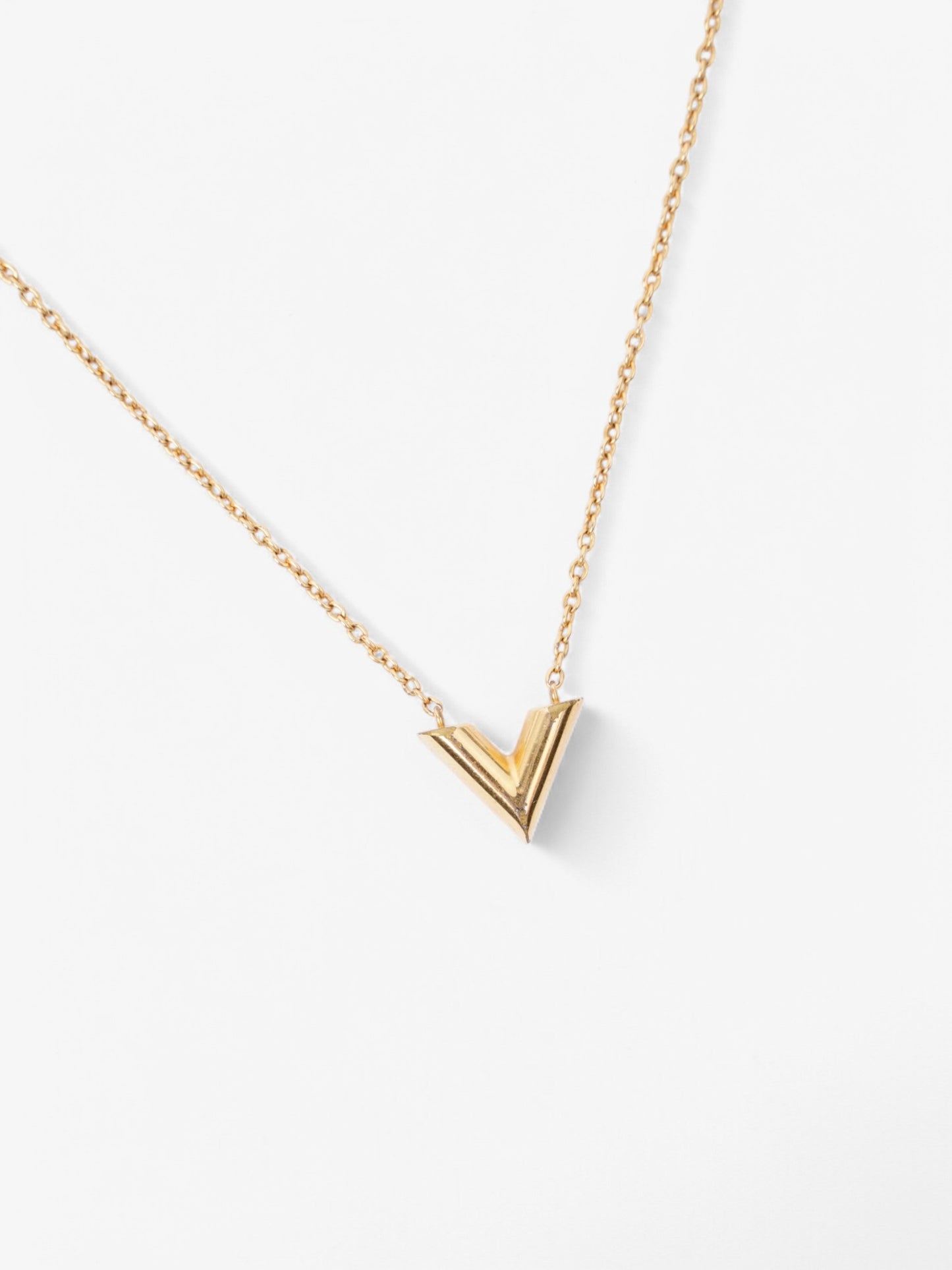 Louis Vuitton Essential V Necklace Gold Gold Plated 51cm