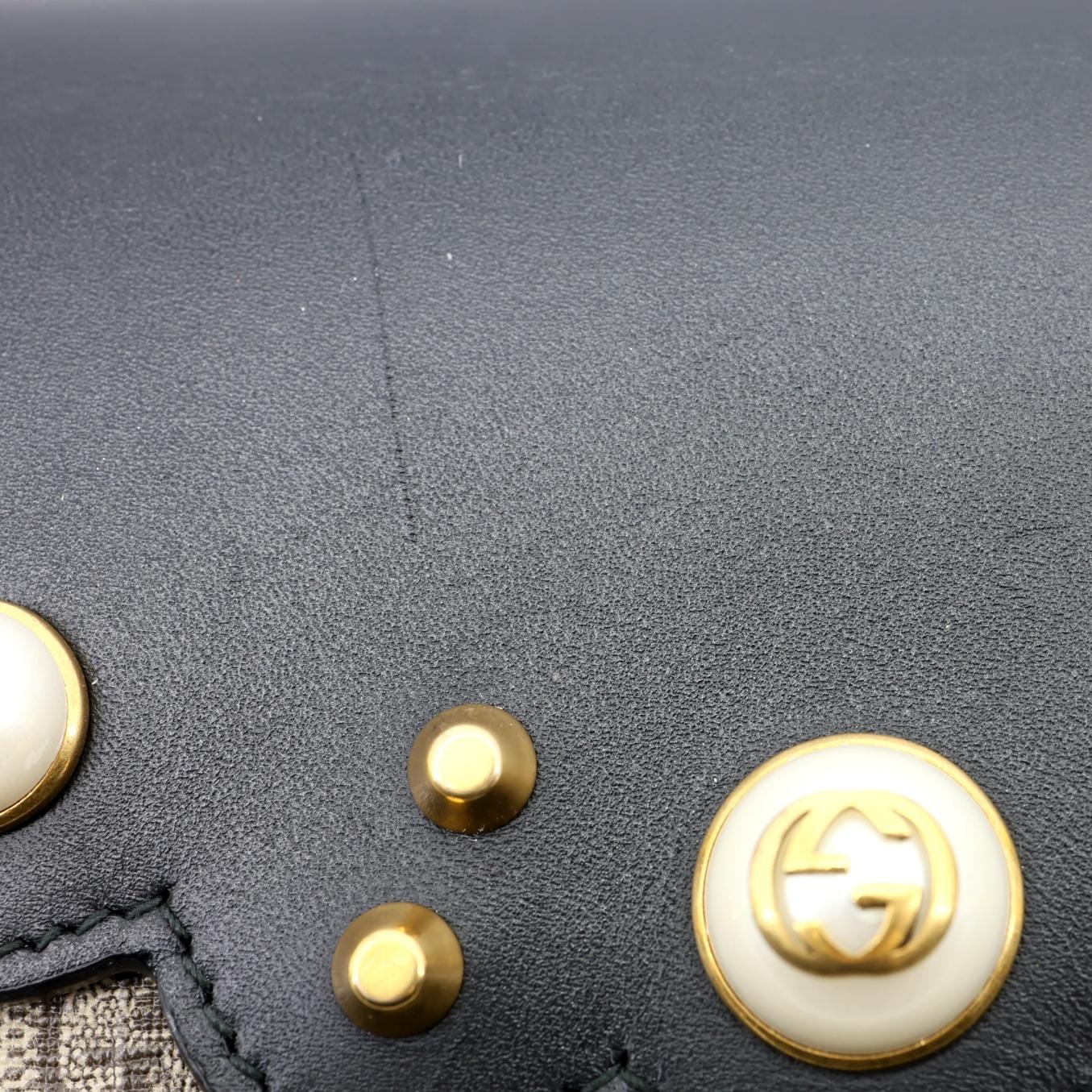 GUCCI Peony Pearly Mini GG Supreme Canvas Wallet on Chain Beige 431478
