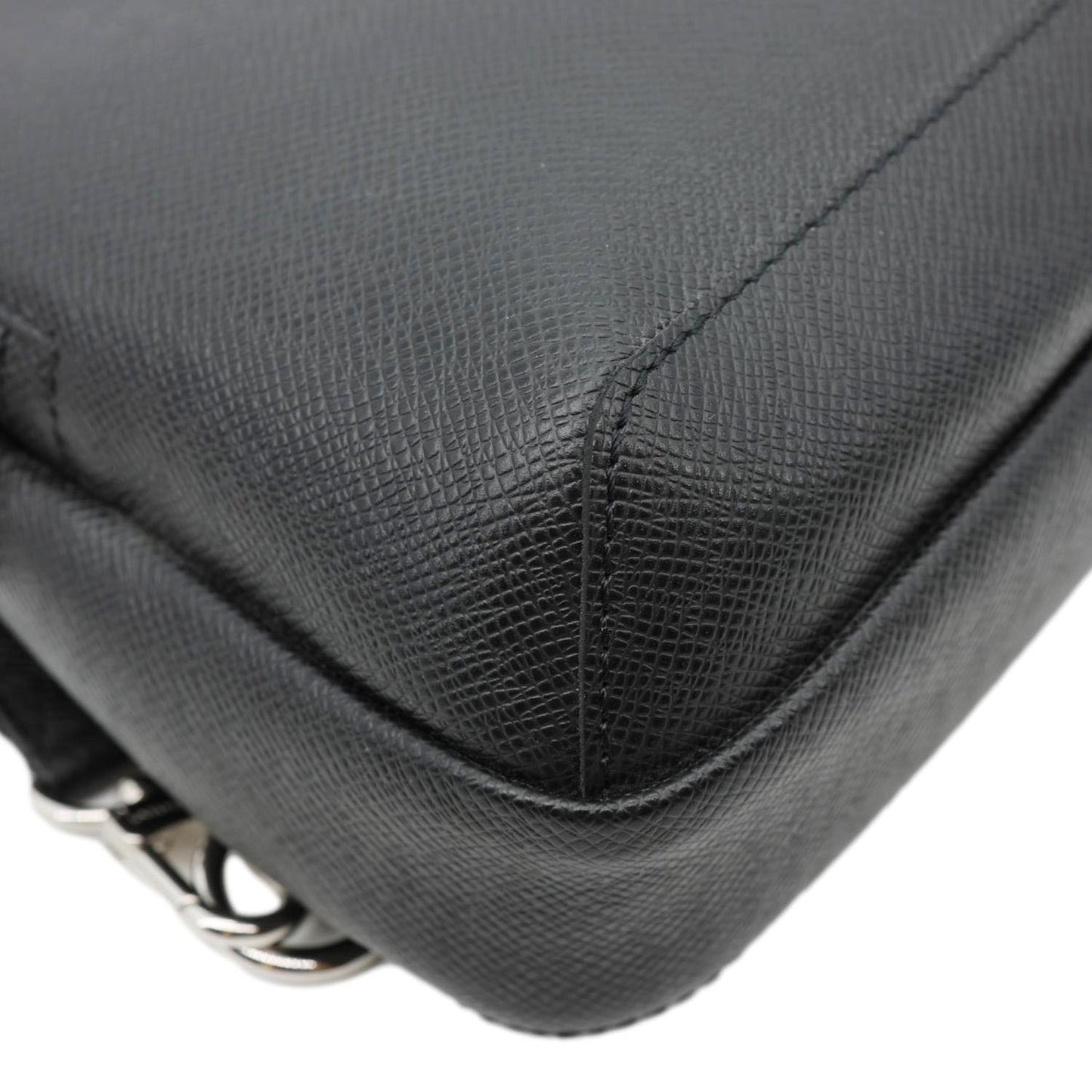 LOUIS VUITTON Avenue Sling Taiga Leather Backpack Bag Black
