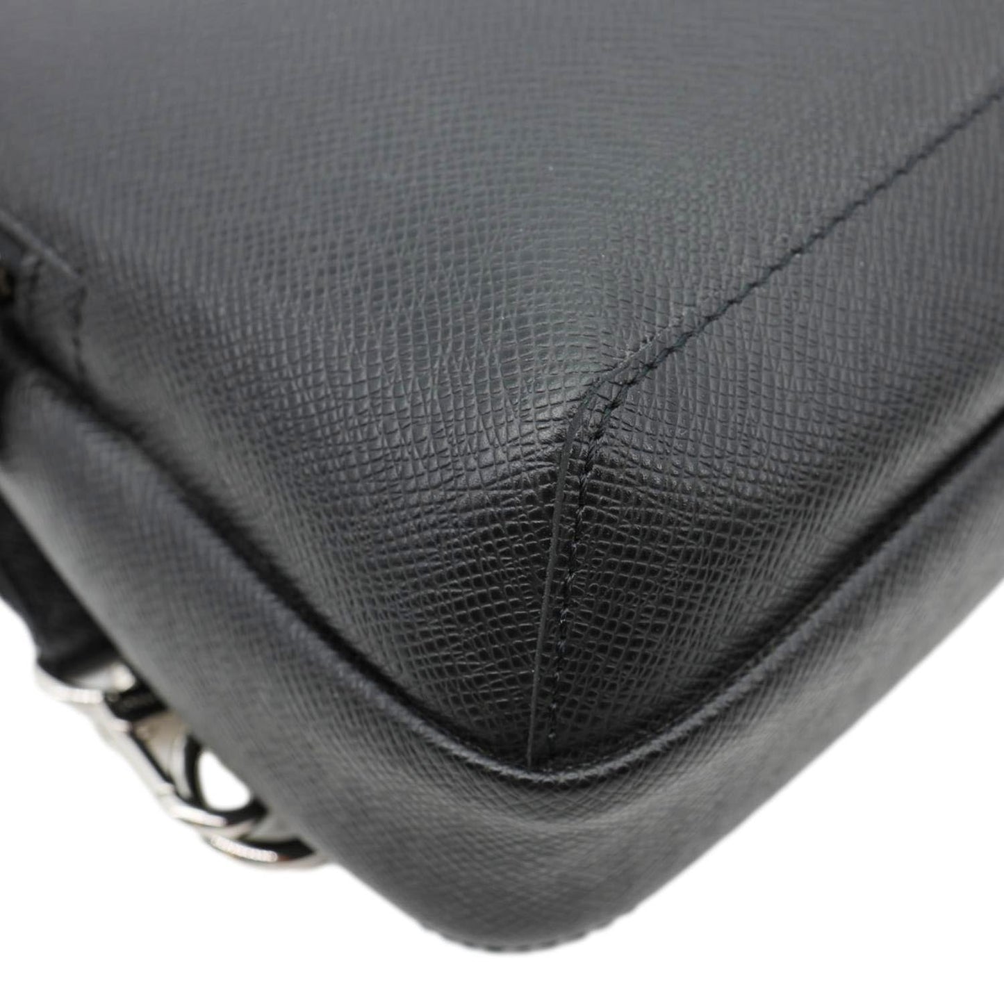 LOUIS VUITTON Avenue Sling Taiga Leather Backpack Bag Black