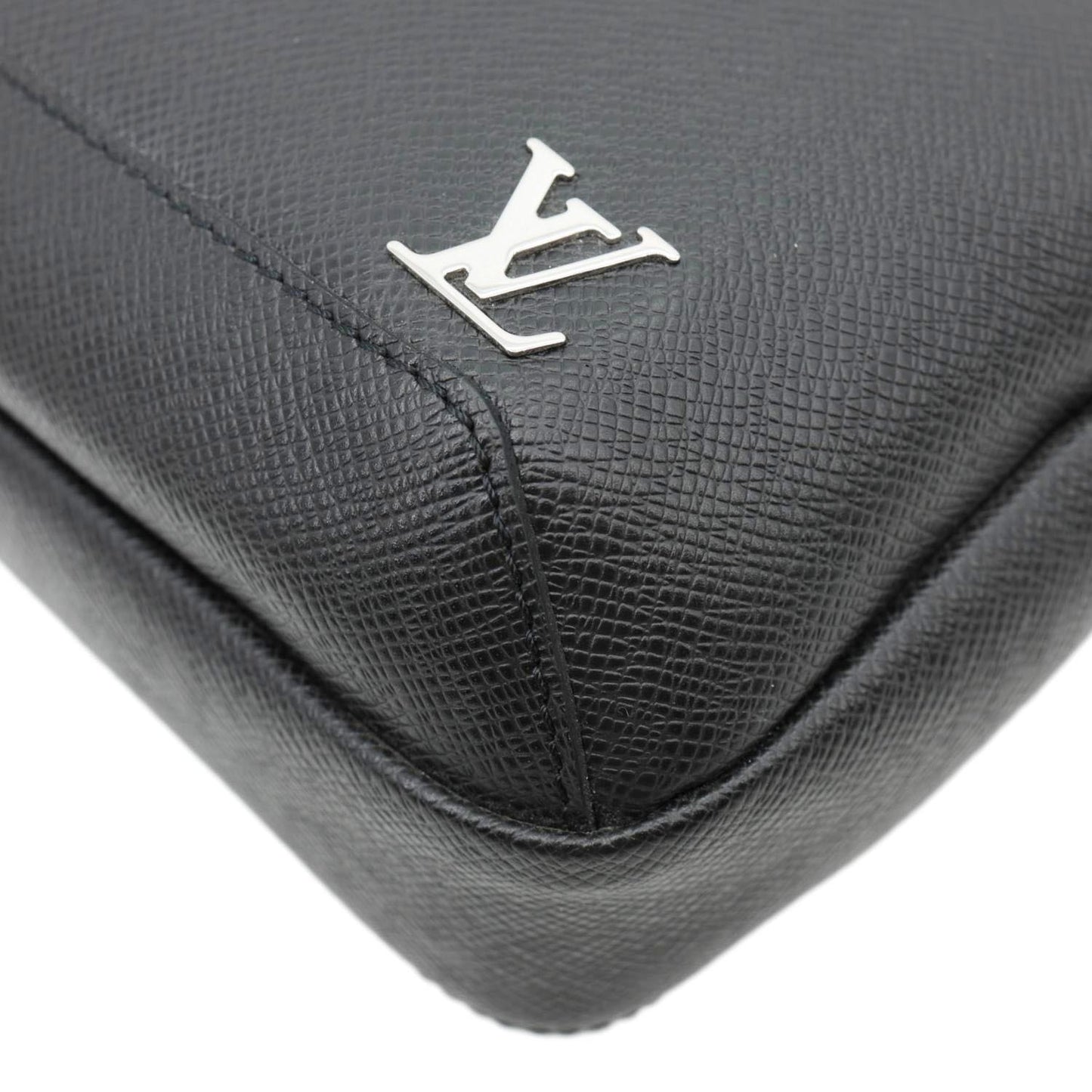 LOUIS VUITTON Avenue Sling Taiga Leather Backpack Bag Black