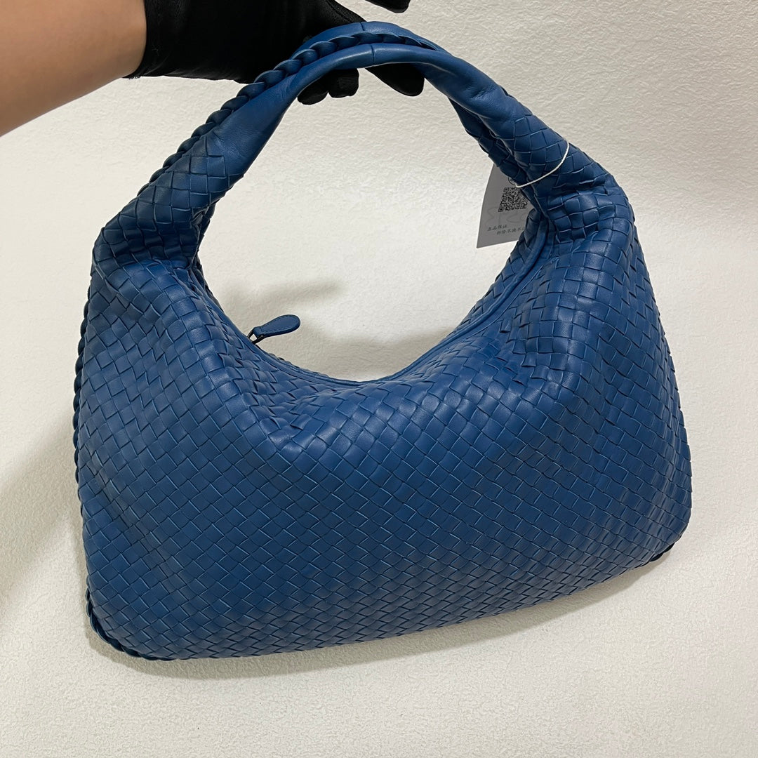 Bottega Veneta Veneta Hobo Medium Blue Intrecciato Leather Bag 47cm