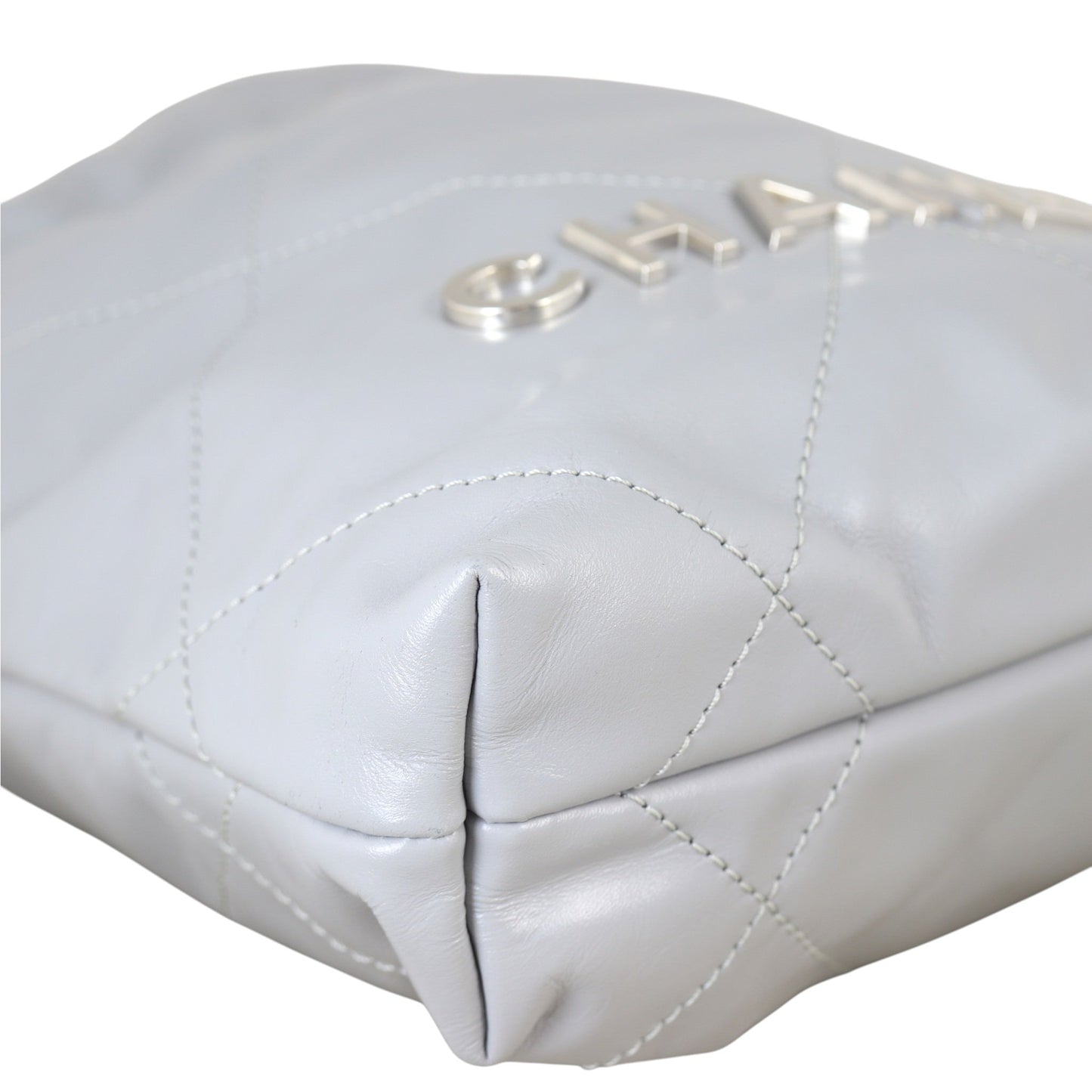 Chanel 22 Hobo Mini