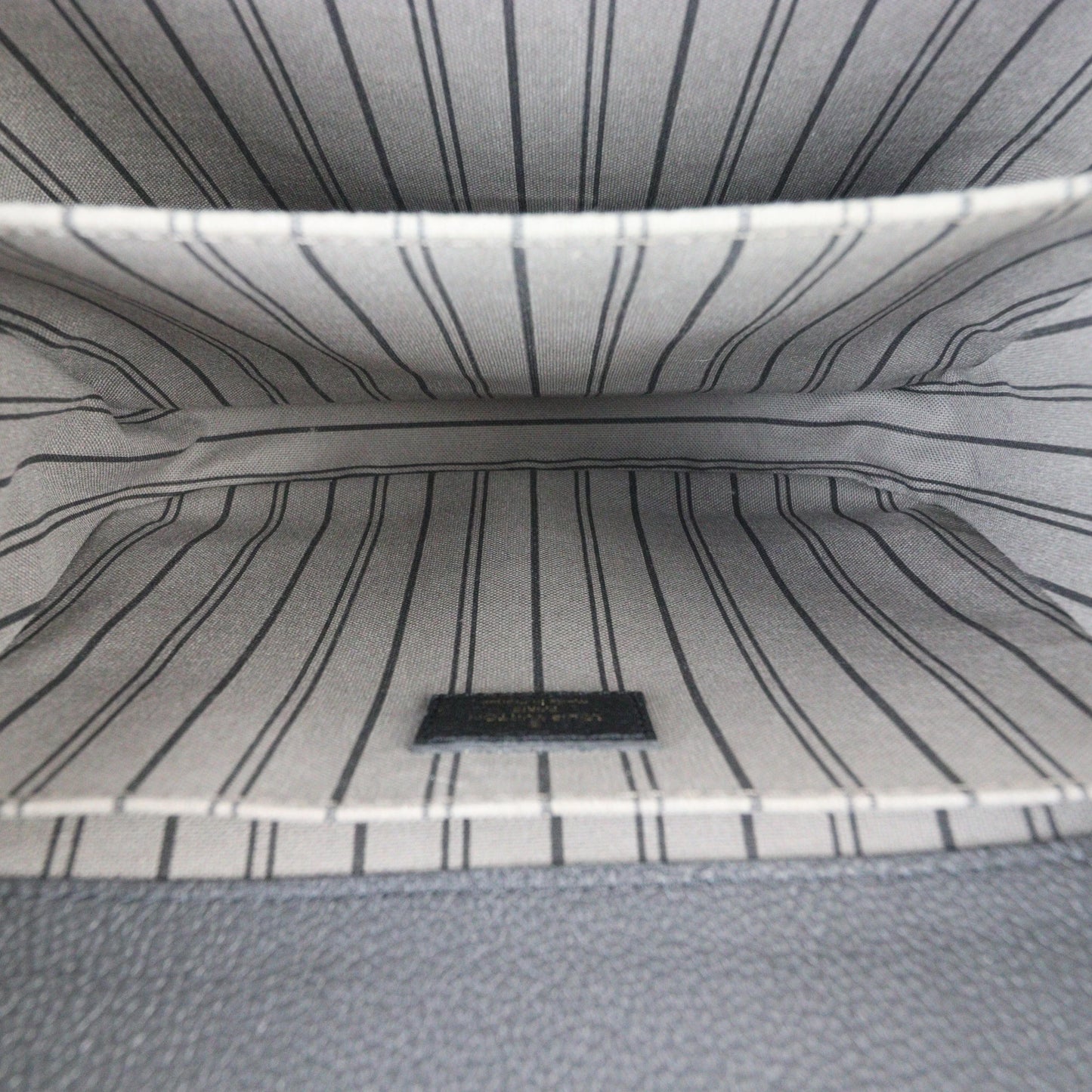 Louis Vuitton Pochette Metis Monogram Empreinte
